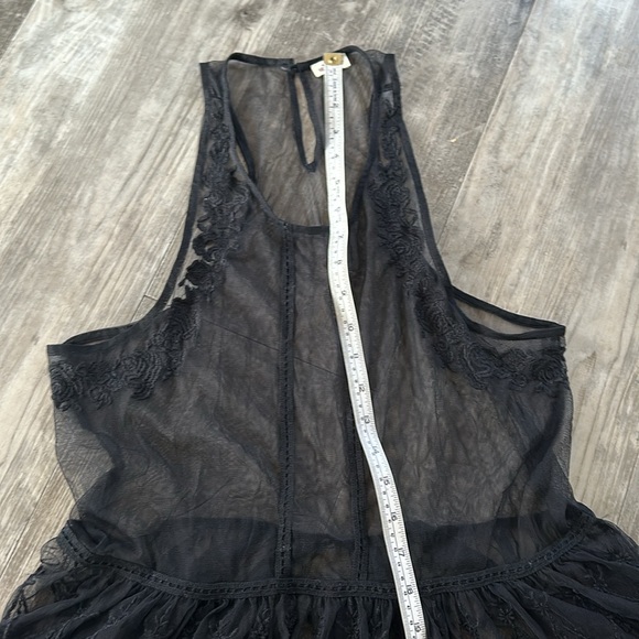 HOLLISTER SHEER MESH EMBROIDERED PEPLUM TANK - Picture 4 of 11